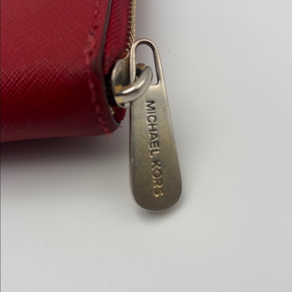 Michael Kors Jet Set Travel red saffiano leather zip continental wallet, GUC - Picture 12 of 12